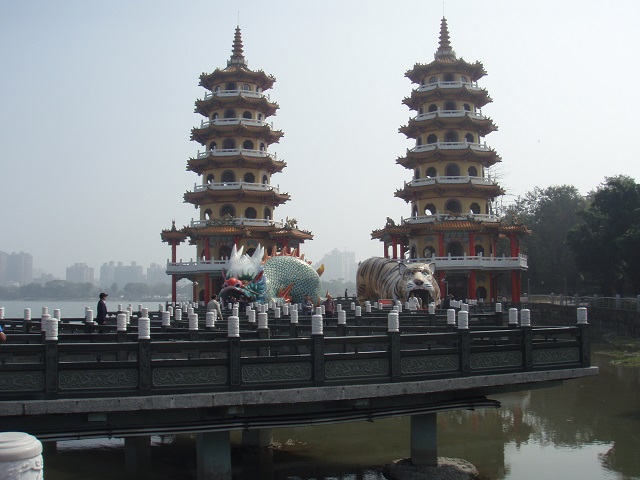 龍虎塔